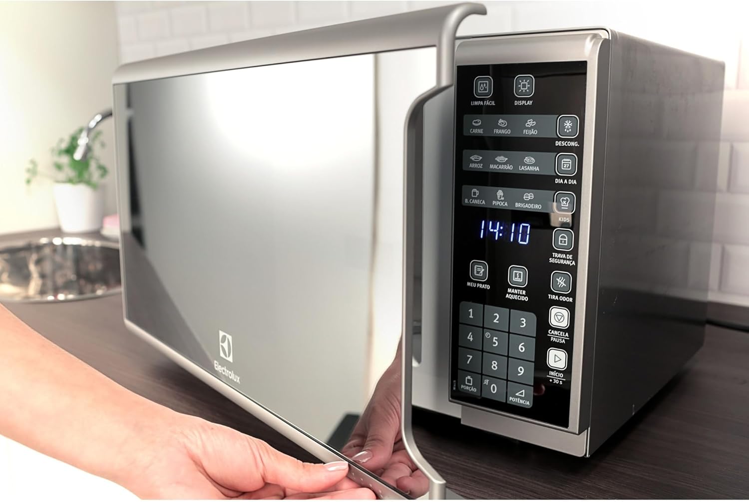 Micro-ondas Electrolux 31L Inox Espelhado com Painel Integrado e Função Tira Odor 127v MI41S